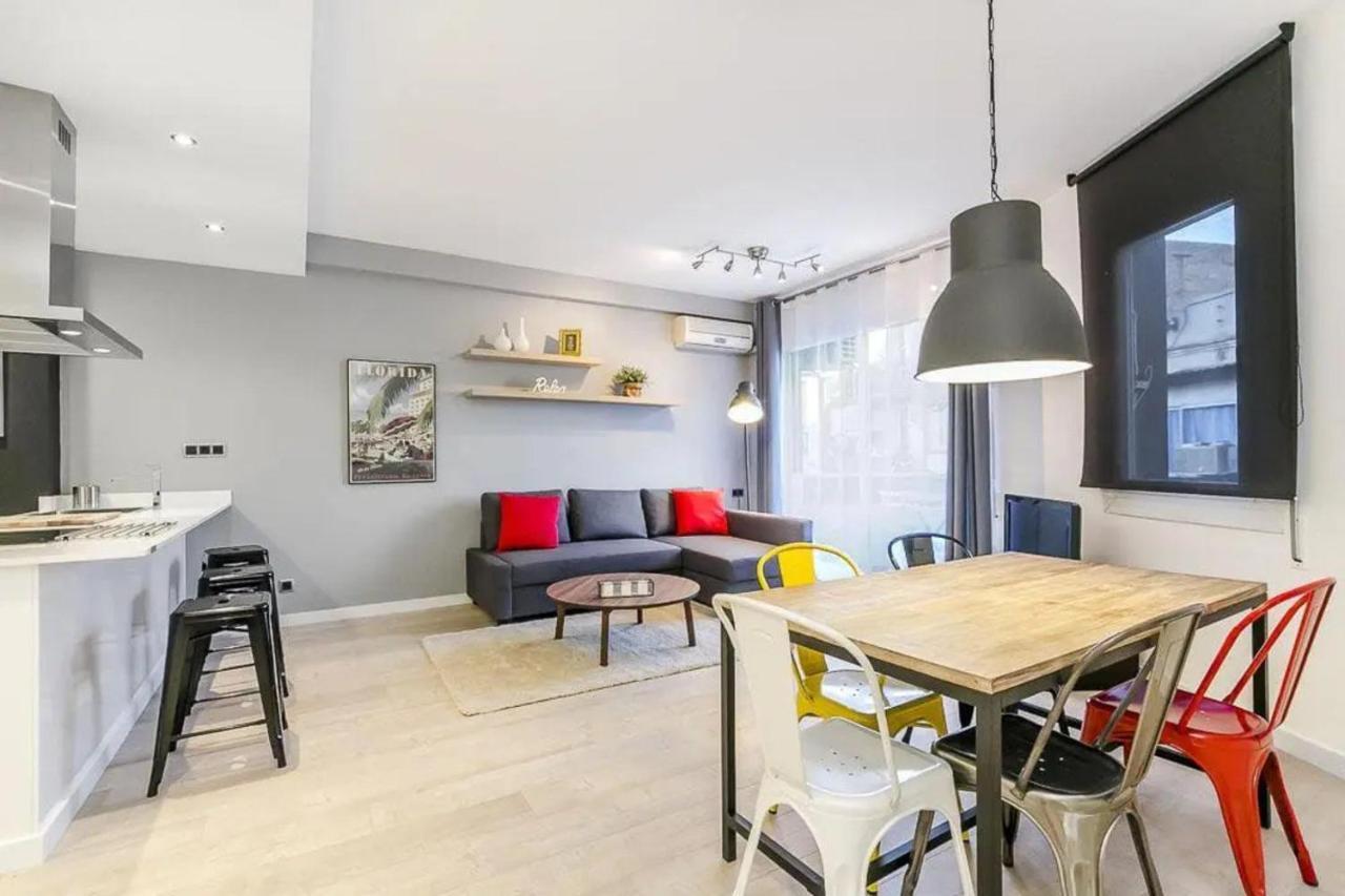 51Sam1021 - Modern Apartment Near Montjuic Barcelona Bagian luar foto