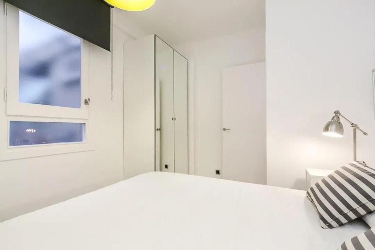 51Sam1021 - Modern Apartment Near Montjuic Barcelona Bagian luar foto